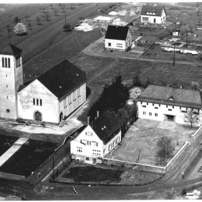 Kirche und Grundschule